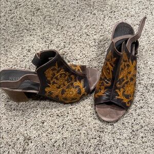 Roper Brown and Gold Floral Heels